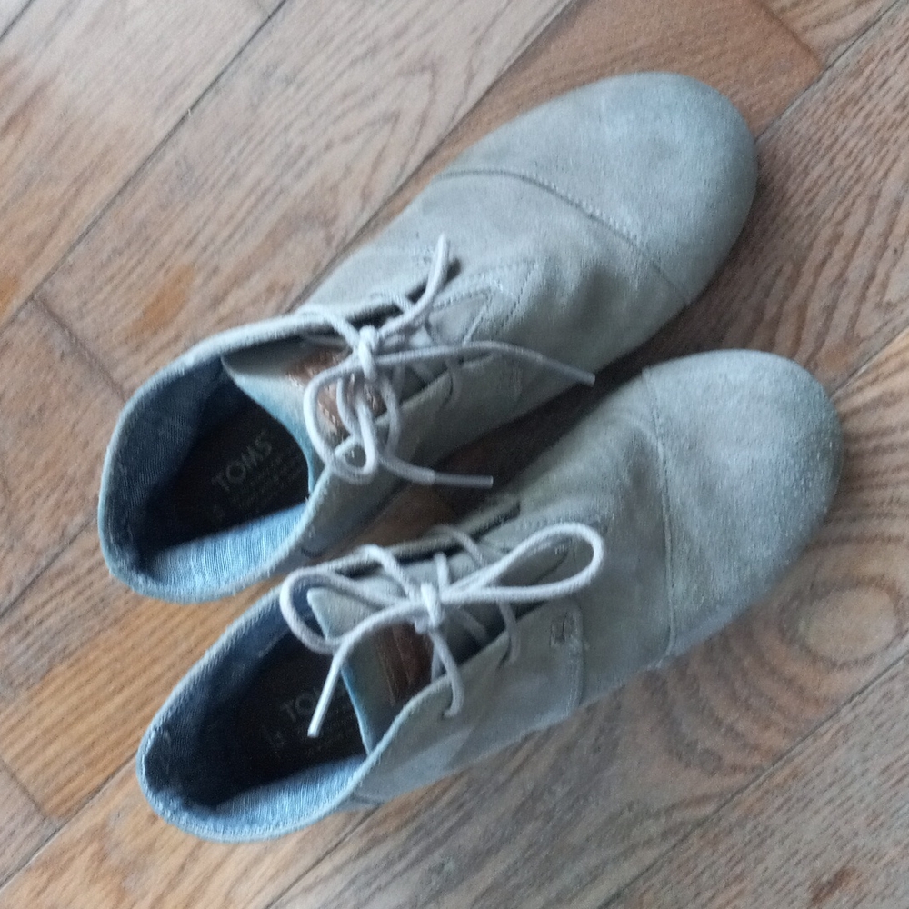 Tom's nubuck suede booties
